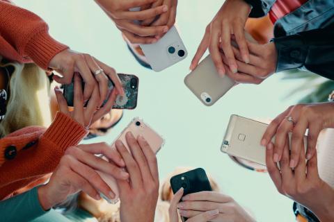 Sostegno della resilienza dei giovani contro la disinformazione online
